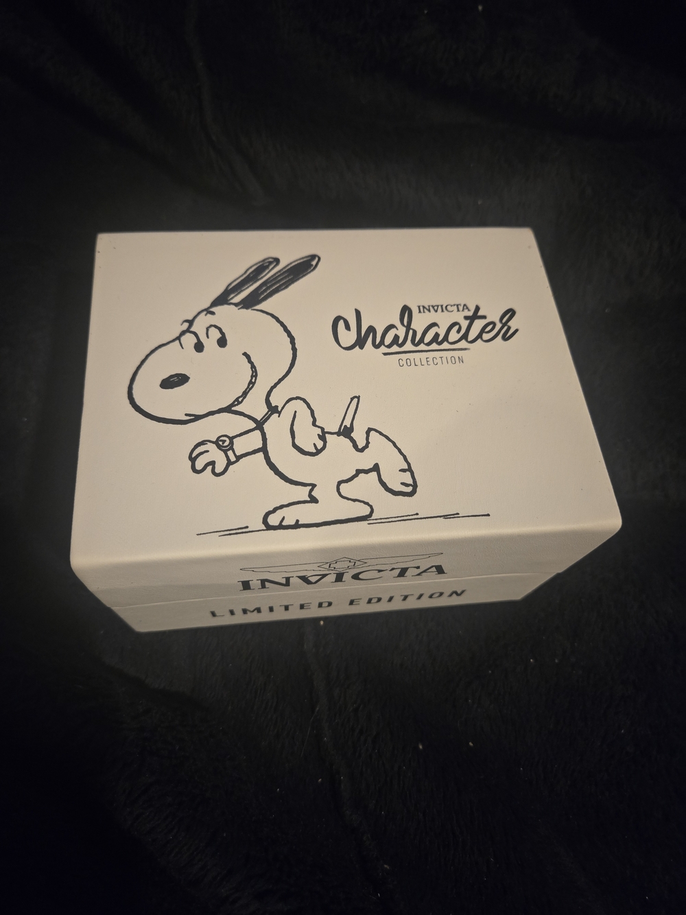 Invicta White and Black Snoopy Character Collection Box